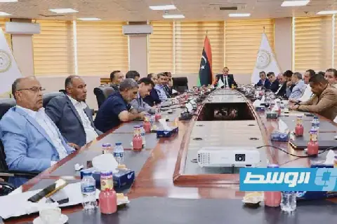 مع استمرار الاعتصامات.. القريو يتعهد مجددًا بتحسين أوضاع المعلمين