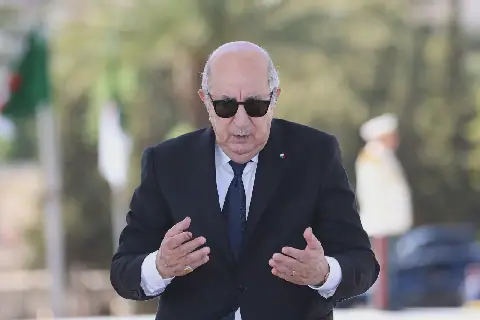 Algerian President Offers Condolences on the Death of Renowned Artist Sid Ahmed Akومي