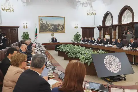 Algerian President Commends Compensation Efforts for Fire Victims