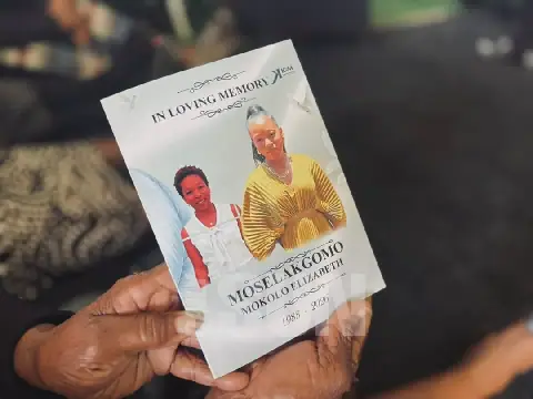 Die begrafnisbrief van Elizabeth (Tsontso) Moselakgomo (38) wat in Kempton Park vermoor is.