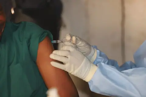 Le vaccin Ervebo administré aux agents de la riposte contre Ebola en Ituri