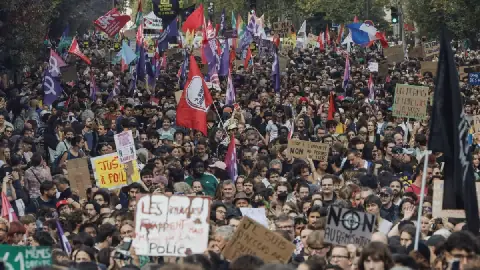 France: Tens of Thousands Protest Against Law on Police Use of Weapons