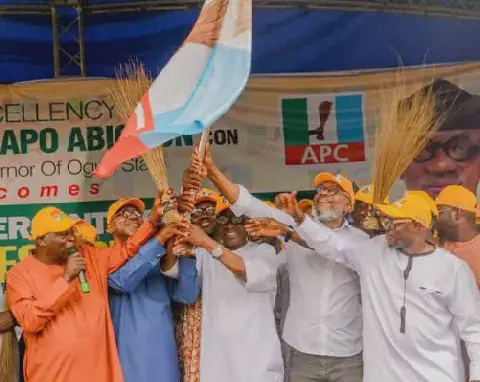 Mass Defection Rocks Ogun PDP as 5,000 Join APC