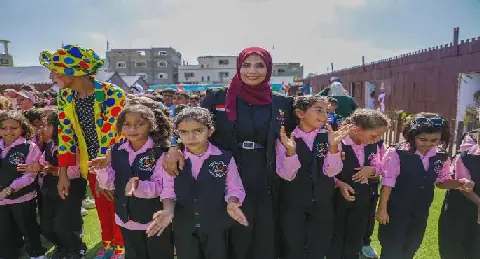 اللجنة المصرية بغزة تعيد أطفال القطاع لمقاعد الدراسة بـ 19 مدرسة