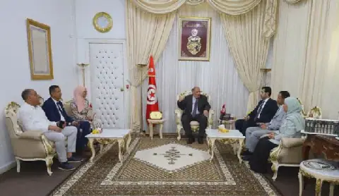 Tunisian Minister of Religious Affairs Reviews Hajj Preparations