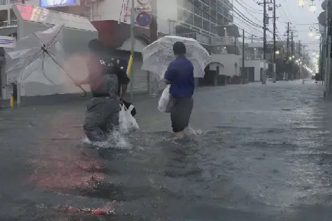 Typhoon Dujuan leaves two dead as Japan orders mass evacuations