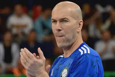 Zidane gets down to work as France start new era