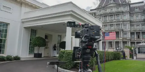 Médias américains : CNN et plusieurs médias poursuivent la Maison-Blanche