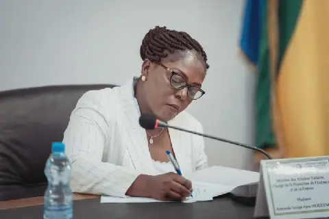 Armande Longo-Moulengui, ministre des Affaires sociales