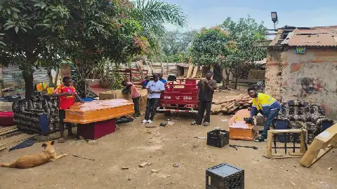 Bunia : Papa Prospère, un menuisier qui transforme le bois en espoir pour la jeunesse
