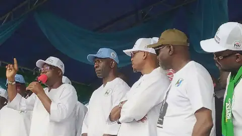 Oyo Governor Makinde Welcomes APC Defectors to APM