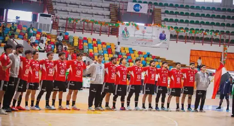 منتخب مصر يتوج بلقب إفريقيا للناشئين لكرة اليد بعد فوزه على تونس 28 / 25