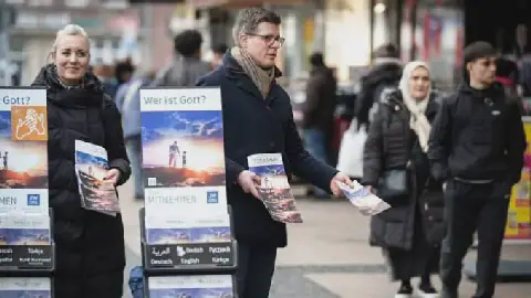 Témoins de Jéhovah : la doctrine sur les transfusions sanguines assouplie