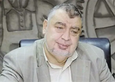 Egyptian Columnist Weighs Importance of Money and Love