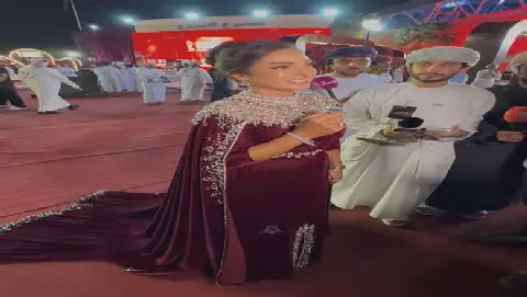 Egyptian Actresses Shine in Omani Attire at International Theater Festival