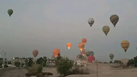 35 Flights Carry 840 Tourists as Hot Air Balloon Returns to Luxor Skies