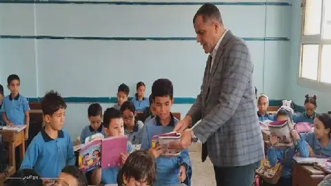 Egyptian Education Official Inspects Schools in Damietta