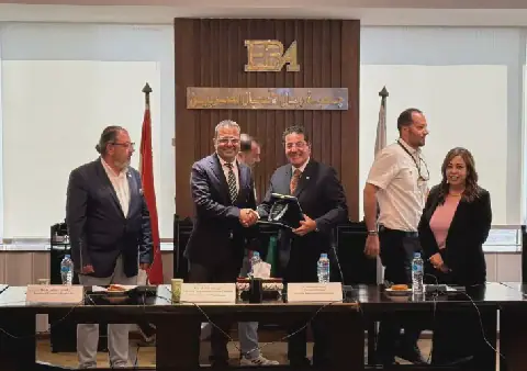 مصطفى النجاري