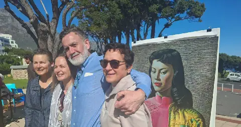 Stefanus Nel with artist Vladimir Tretchikoff's granddaughters Michela Mercorio, Natasha Swift and Manuela Cooper.
