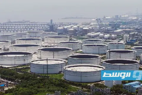أسعار النفط تتراجع مع تحسن الإمدادات من الخليج