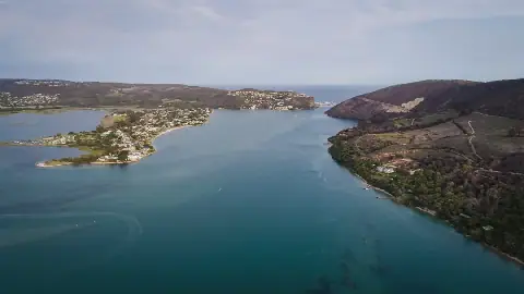 Die Knysna-strandmeer.