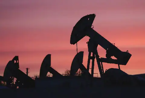 Oil falls on increased Gulf supply and hopes for US-Iran talks