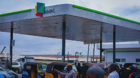File: NNPC filling station