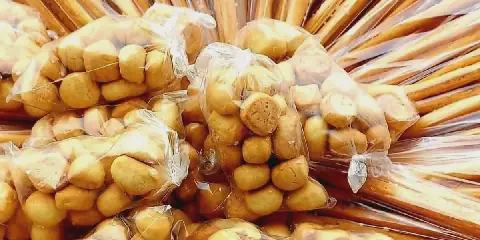 Nostalgia for Tunis' Iconic Kaki Treats and Café Chantilly