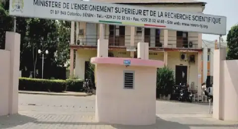 Senegal Cracks Down on Private Institutions Issuing Unauthorized Doctorate Degrees