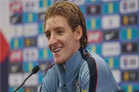 English footballer Anthony Gordon says team should stop trying to emulate Spain