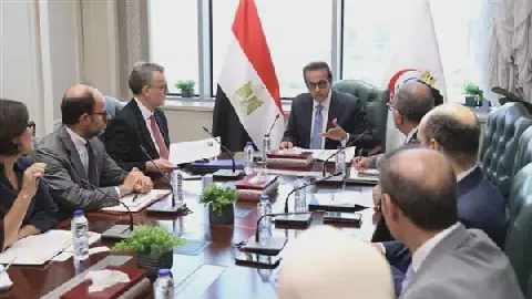 Egyptian Health Minister Discusses Urgent Projects with European Investment Bank