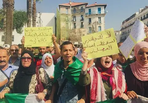 Algerian Students Continue Protests for 32nd Consecutive Week