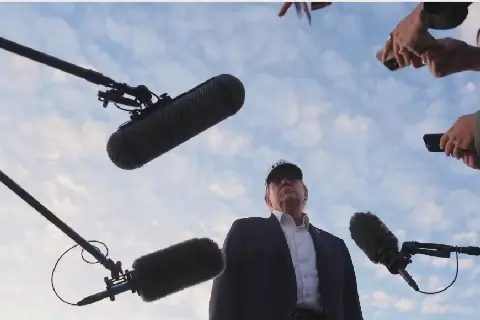 Un juge ordonne à Trump de rouvrir la Maison-Blanche à plusieurs médias