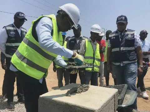 Governador de Benguela admite retomar obras paralisadas