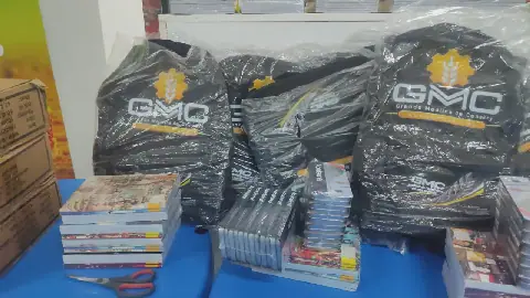 Les Grands Moulins de Conakry offrent des kits scolaires à plus de 200 personnes à Dubréka