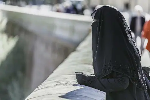 Spanish City of Lloret de Mar Bans Full-Face Coverings in Public
