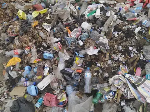 Proliferation of Trash in Lubumbashi Sparks Concern Among Residents and Road Users