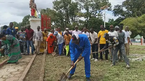 Citizens of Kissidougou Come Together to Clean and Beautify Their City