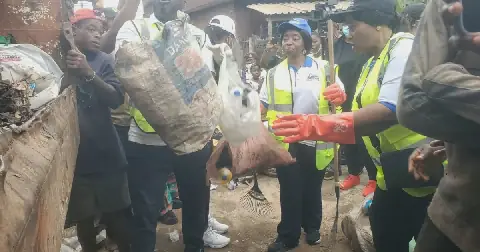 Sanwo-Olu’s wife urges patience over trash collection delays