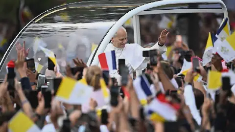 Pope Leo XIV Celebrates Open-Air Mass in Central Paris