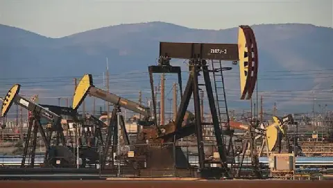 Oil Prices Drop to $104.5 as Iran-US Talks Resume