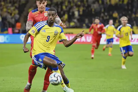 Isak returns to Liverpool after injury scare