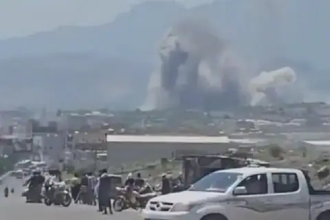 Yemeni Airstrikes Target Houthi Positions in Taiz and Saada