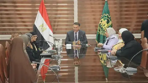 Egyptian Governor Hands Over Passports for Umrah Pilgrimage