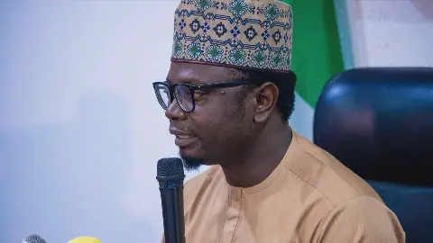 Deji of Akure Praises Youth Minister for Palace Redesign