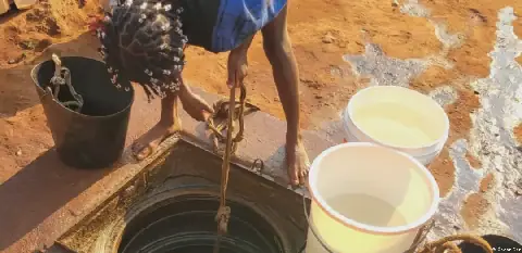 Comunidade do Nzambi Ngo, na Barra do Dande, espera por água potável há 20 anos