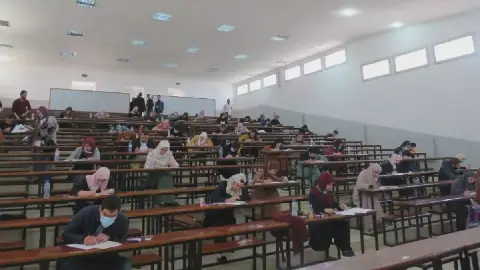Algerian University Extends Study Hours to Night, Sparks Debate