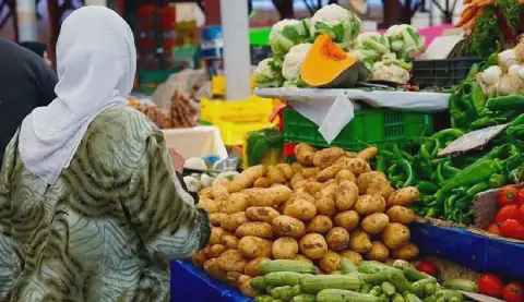 Tunisia struggles to curb price hikes and speculation