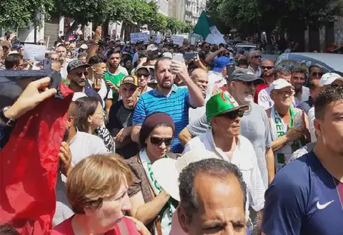 Algerian University Students Continue Protests for 26th Consecutive Week