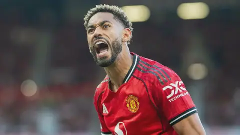 Brazilian Footballer Matheus Cunha Sparks Frenzy in Egypt with National Team Jersey